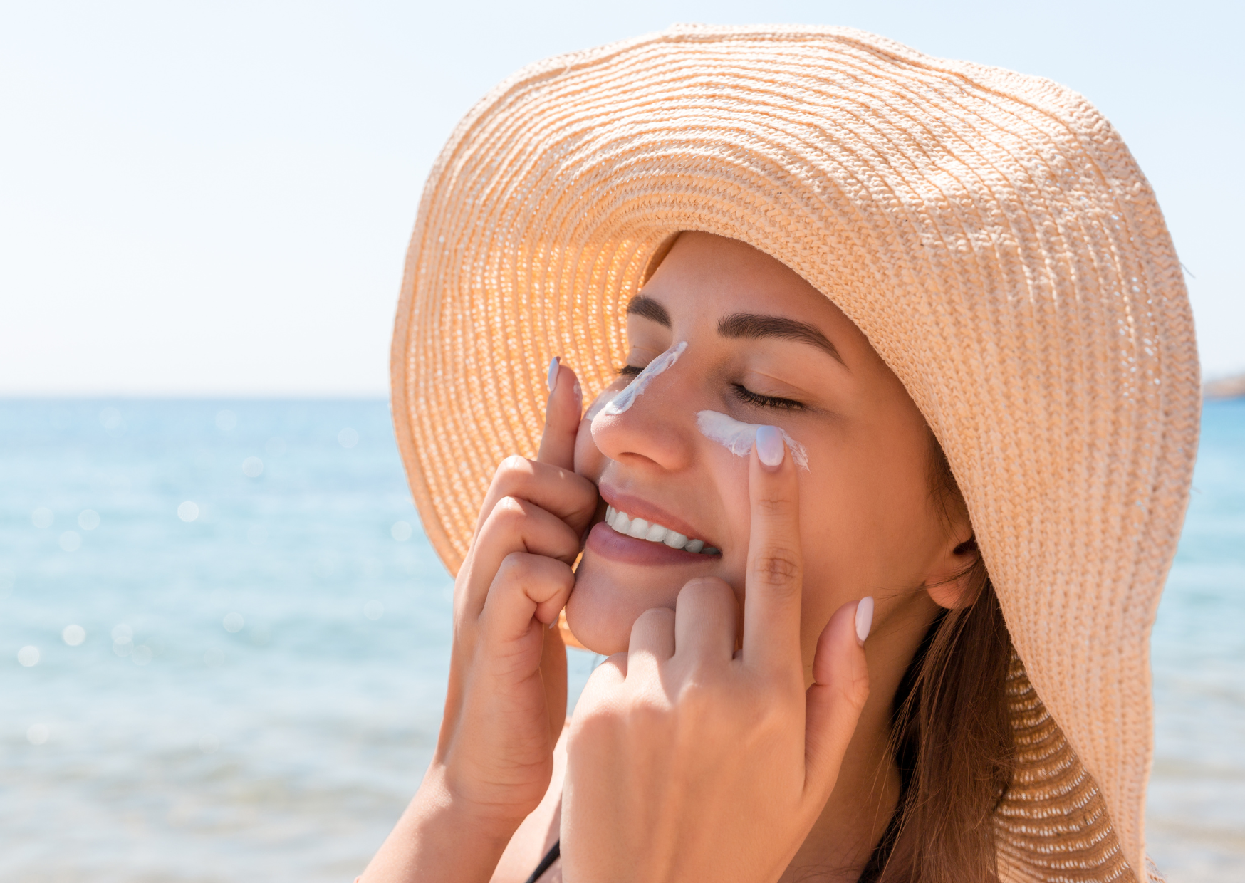 How to Reapply Sunscreen Without Ruining Your Makeup